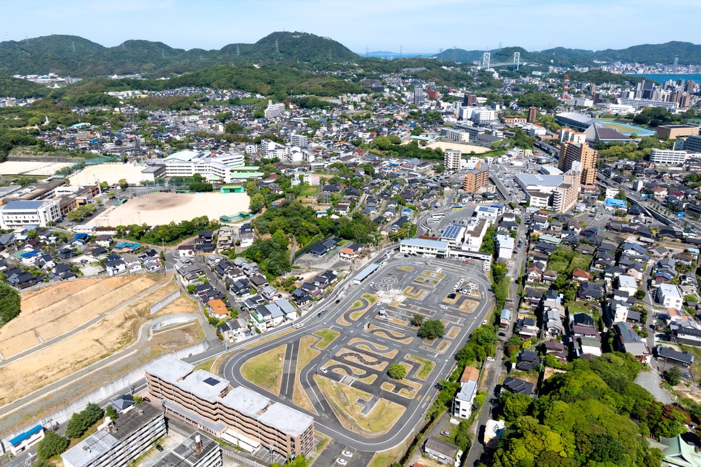 アクセスの良い街中にあります