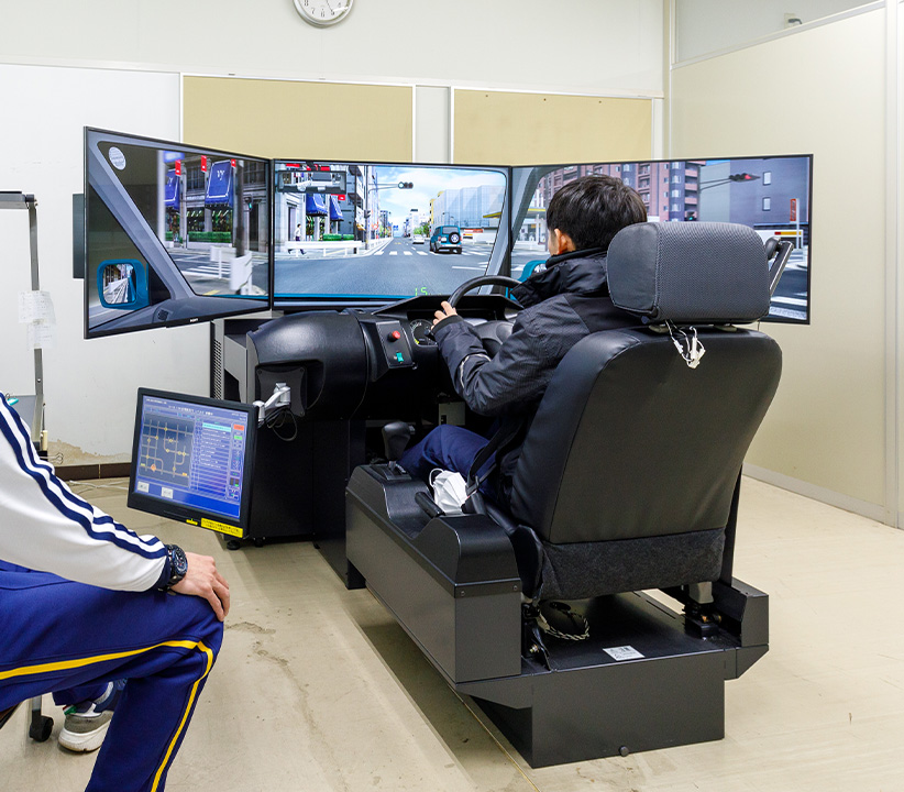 施設紹介 4輪シミュレータ